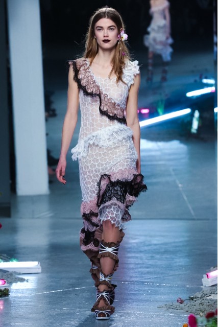 56c364b2533c01455645874_w427_h640